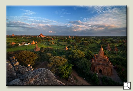Sonnenuntergang über dem Pagodenfeld (Bagan)